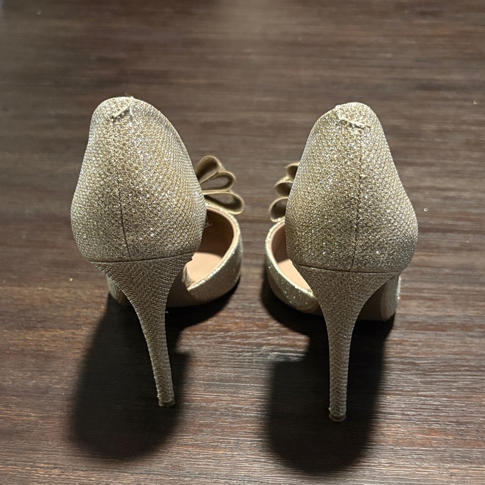 Betsey Johnson Gold Pointed-Toe Bow D'Orsay Pumps - Picture 3 of 5